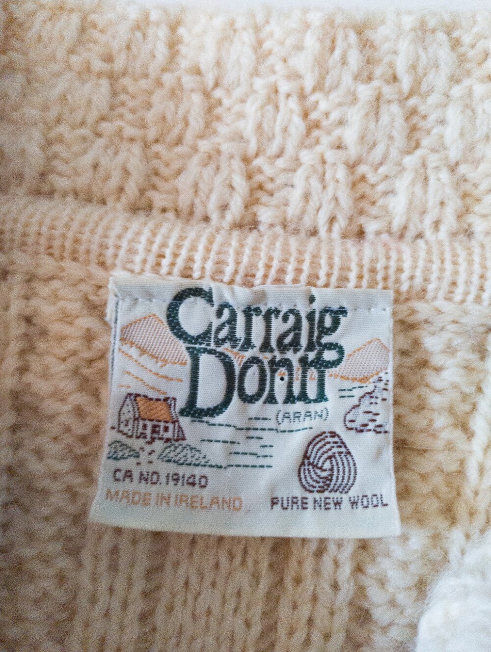 Carraig Donn Vintage Irish Wool Aran Cable Knit Collared Cardigan Sweater Medium - Picture 3 of 8